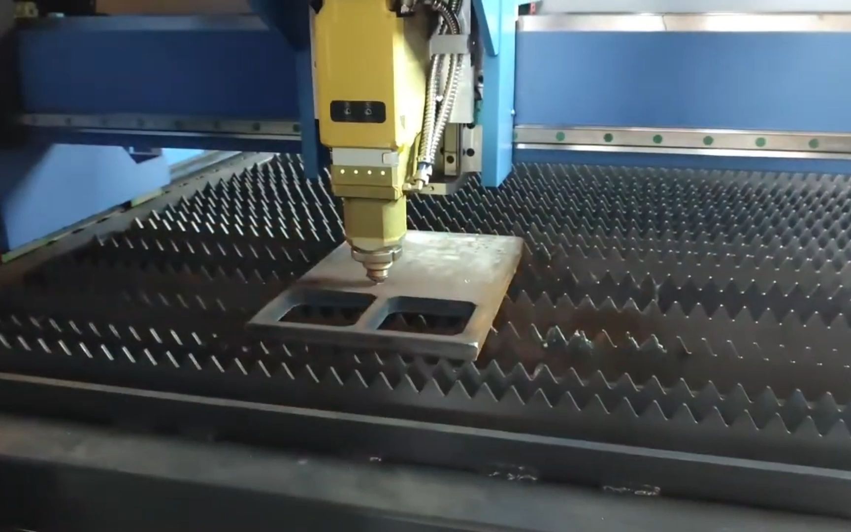 數(shù)控激光切割機(jī)